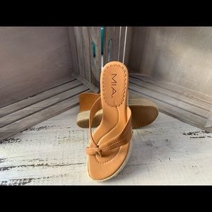 MIA Womens Spencer  Size 8 Tan  Leather Thong 4.5"